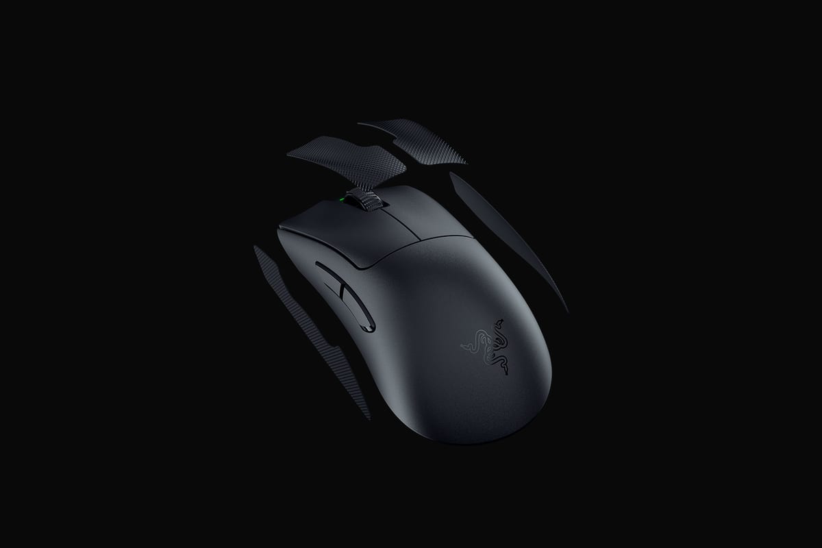 Razer DeathAdder V3 Pro detail shot 3